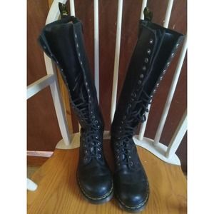 DR MARTENS tall 20 eye boots